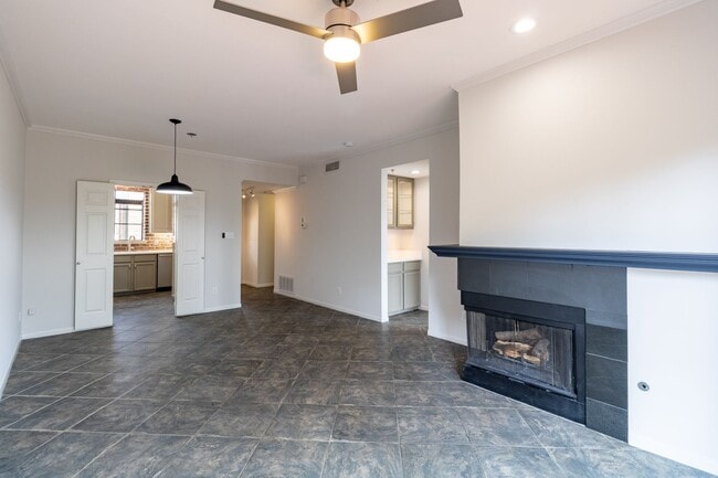 Building Photo - South Austin Gem: Cozy 2BR Home with Stunning Downtown Views, Minutes from Barton Creek Greenbelt!