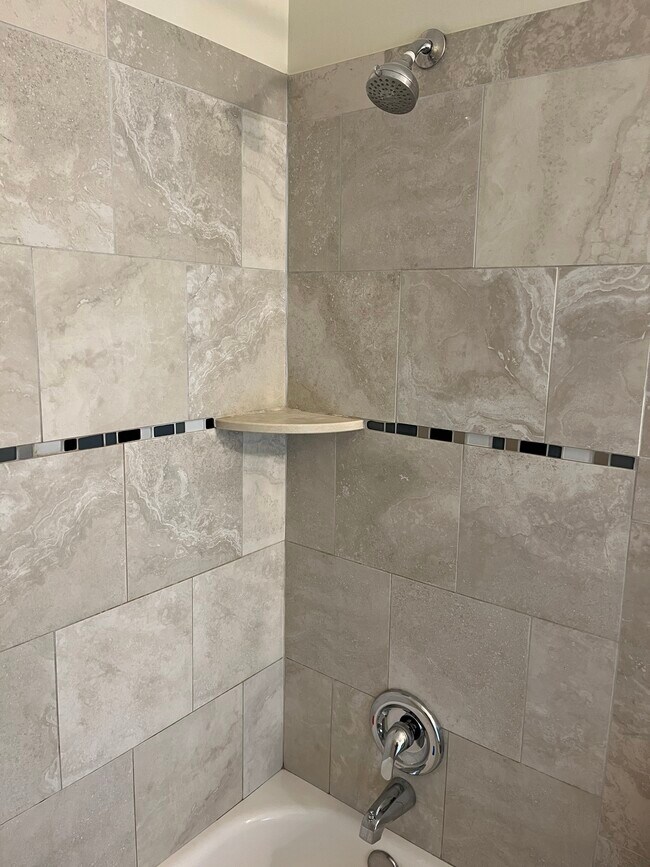 Building Photo - 2 Wimbledon Ln