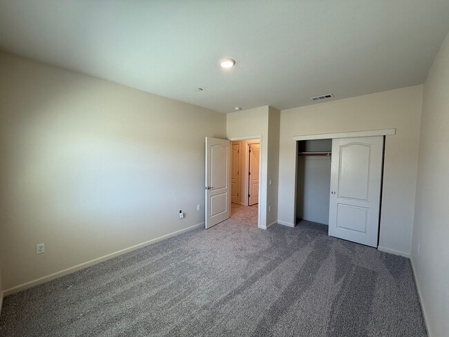 Building Photo - Single story home in with large backyard!