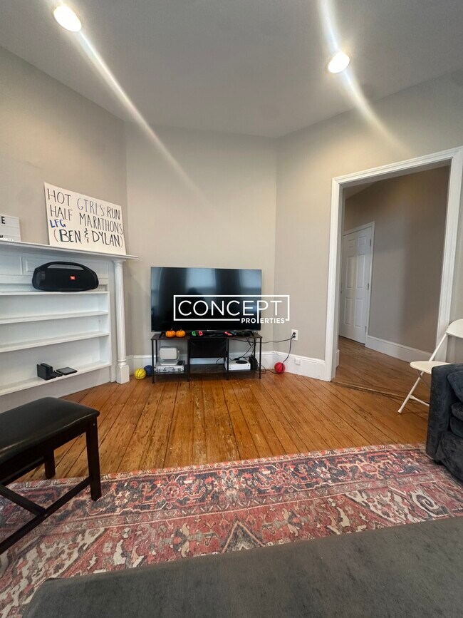 Building Photo - 47A Hillside St. Unit 3