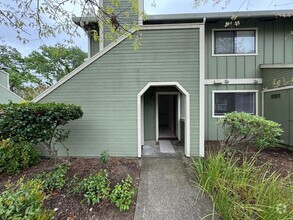 Building Photo - Charming 1 Bed, 1 Bath Condo in Beautiful ...
