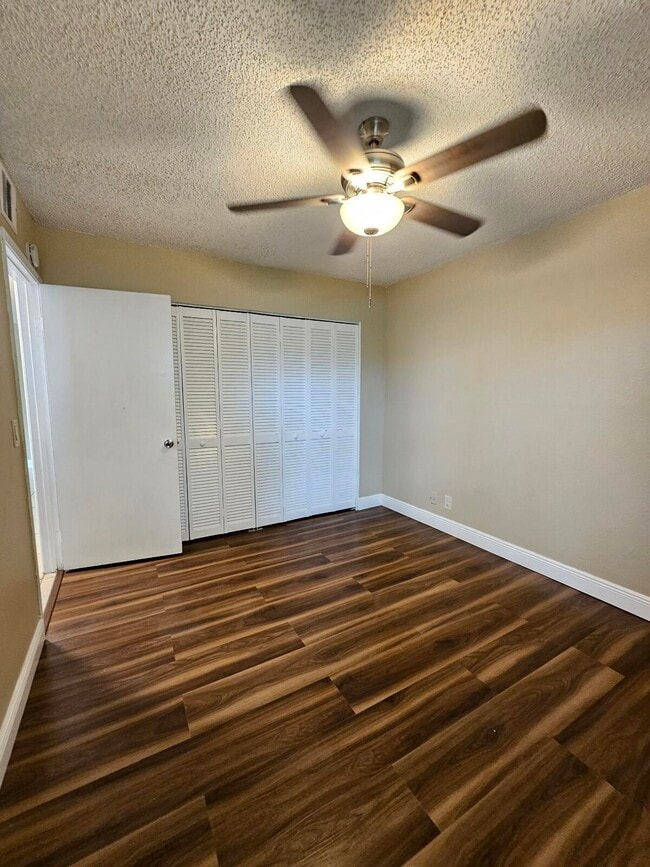 Building Photo - 1523 Lake Crystal Dr