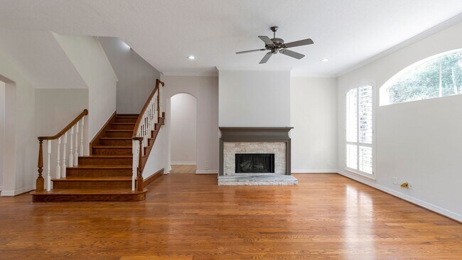 Building Photo - 14918 Plantation Oak Dr