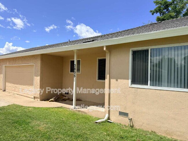 Building Photo - 3805 32nd Ave