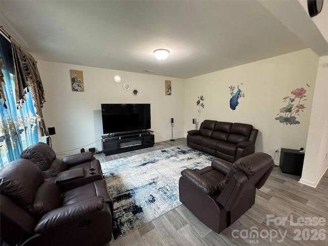 Building Photo - 574 Scotch Meadows Loop