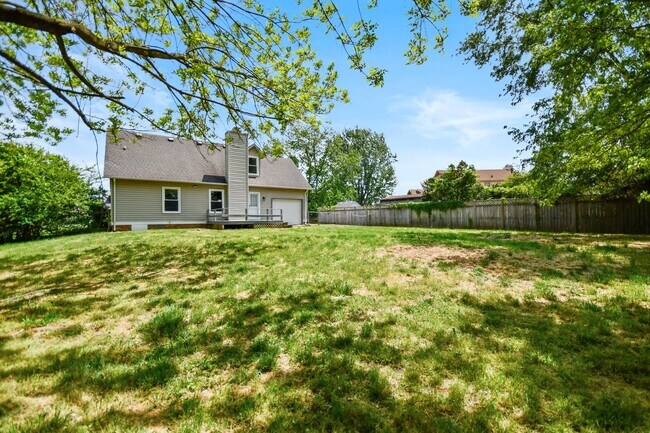 Building Photo - Pet Friendly Three Bedroom!