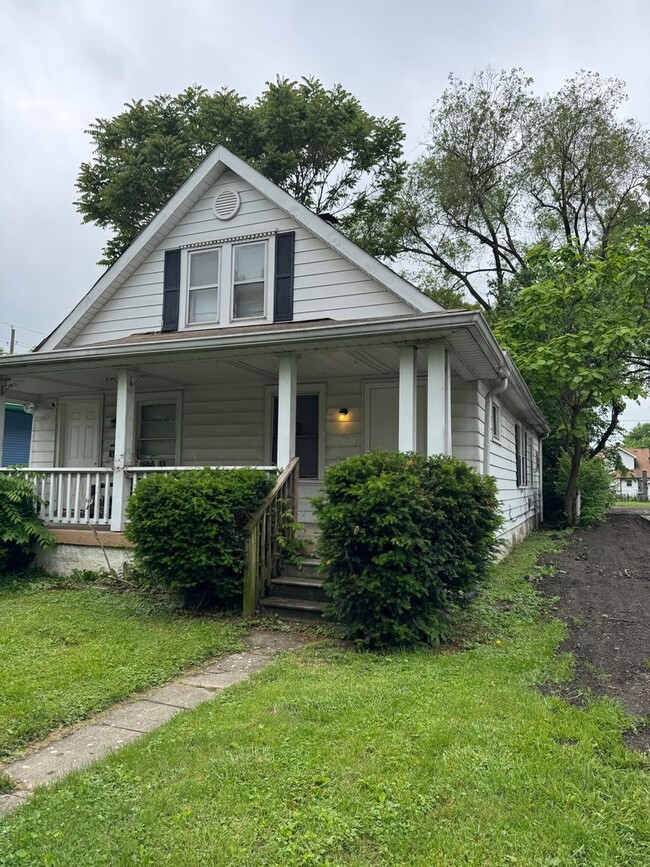 Primary Photo - 910 N Ewing St