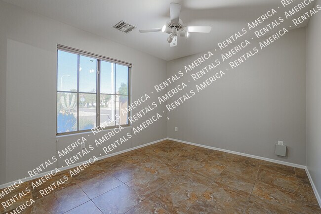 Building Photo - 703 W Canary Way