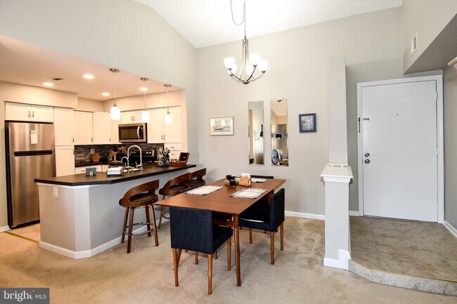 Building Photo - 6905 Victoria Dr