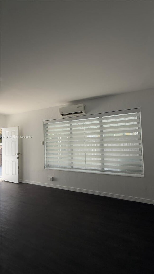 Building Photo - 2000 SW 13th Ct