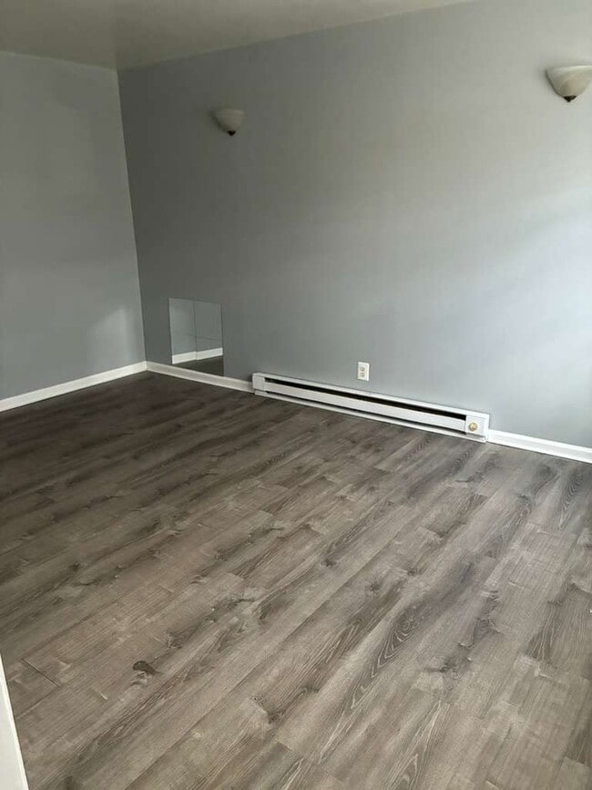 Building Photo - 807 Stoll St