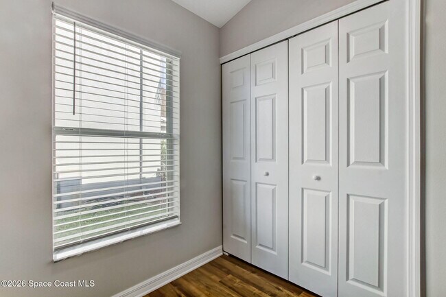 Building Photo - 3254 Burdock Ave