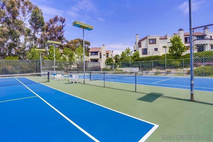 Building Photo - 3960 Voltaire St