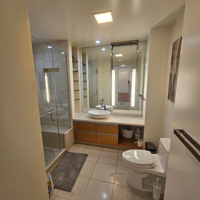 Building Photo - Furnished studio on the Las Vegas Strip