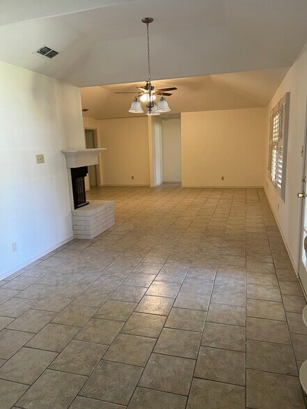 Building Photo - 1218 Saint John Loop