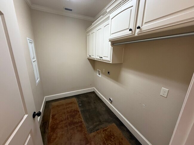 Building Photo - 1019 Stagecoach Bend