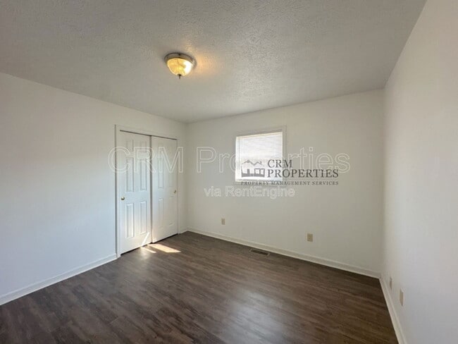 Building Photo - 722 S Lindsay St