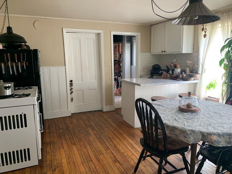 Building Photo - 92 Saint Louis St