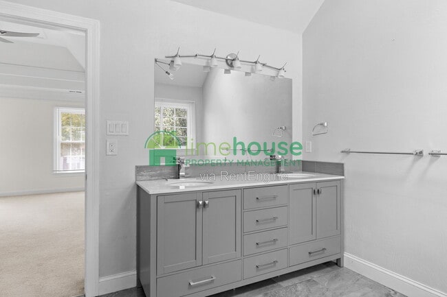 Building Photo - 948 Forest Lakes Cir