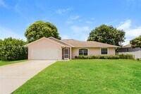 Building Photo - 2514 SW Monterrey Ln