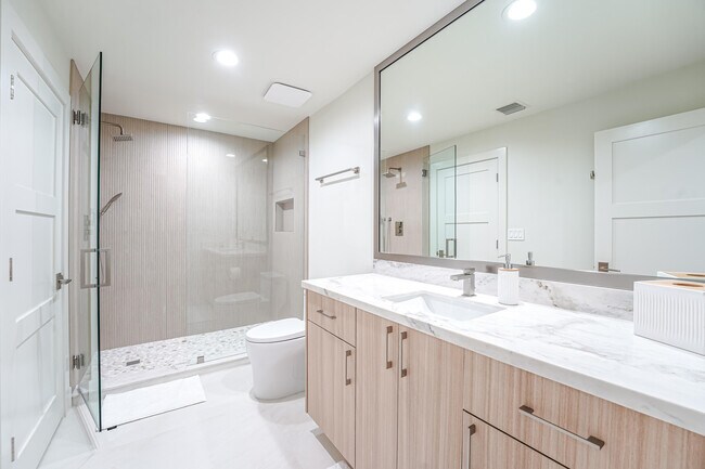 Building Photo - 749 NE 71st St