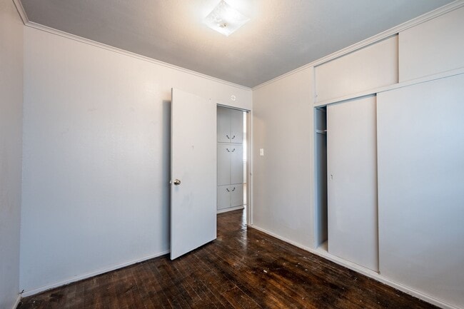 Building Photo - 2411 N Vernon St