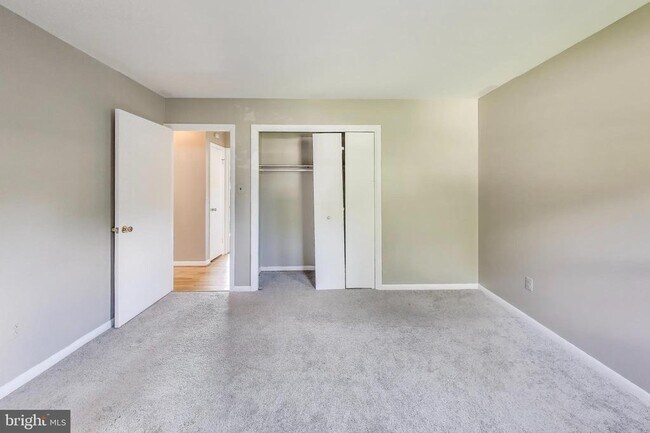 Building Photo - 5406 Parkvale Terrace