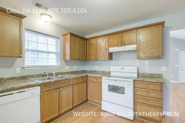 Building Photo - 2116 14th Ave N