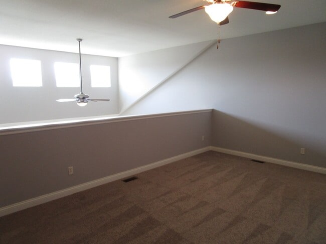 Building Photo - Bright 3BR Townhome with Bonus Room - Available July 17!!