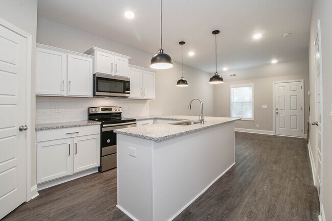 Building Photo - 220 Drayton Dr