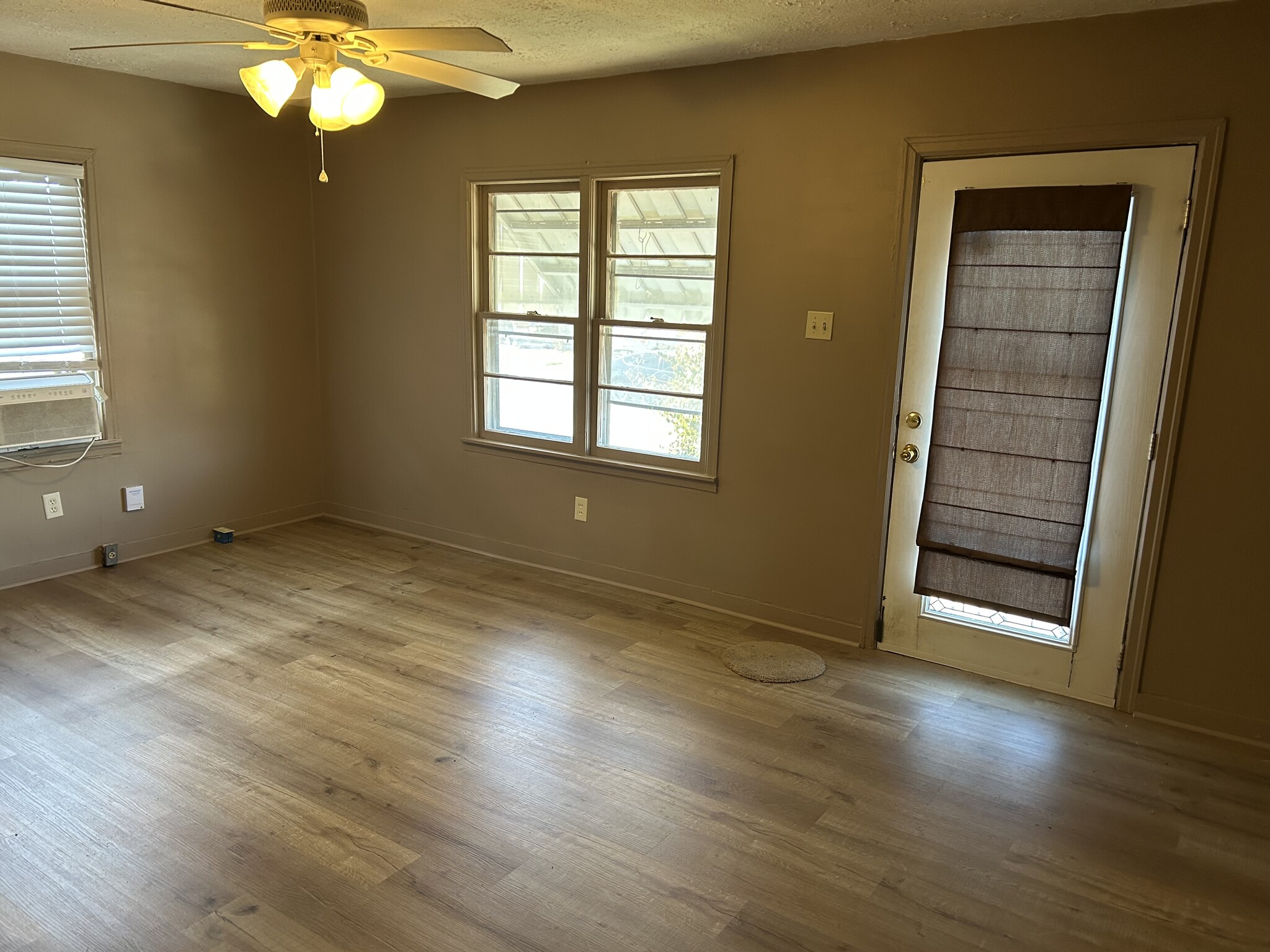 Building Photo - 108 E Kentucky Ave