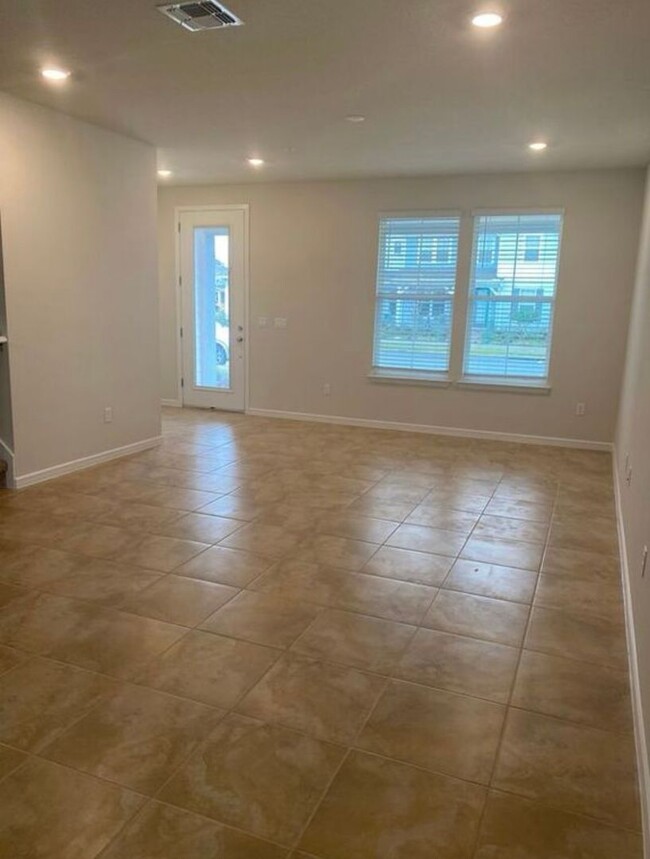 Building Photo - Isles of Lake Nona!!  3 Bedroom 2.5 Bathro...