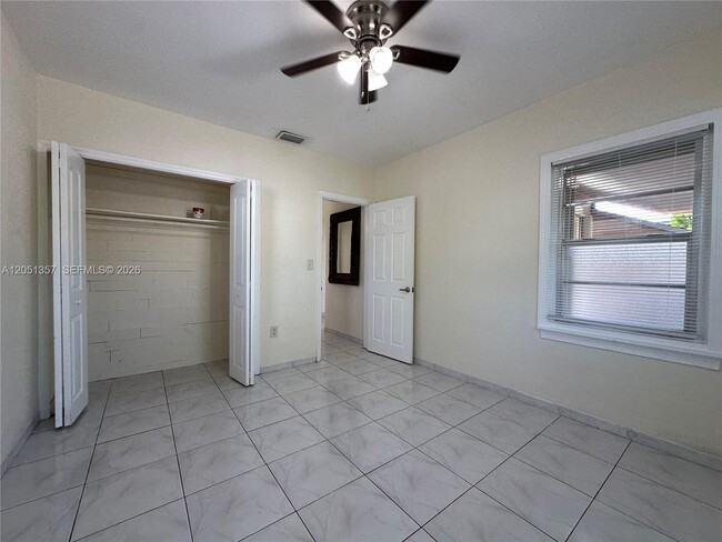Building Photo - 610 NW 23rd Pl