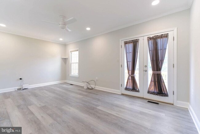 Building Photo - 21136 Winding Brook Square
