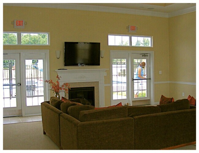 Building Photo - 1670 Mohegan Dr