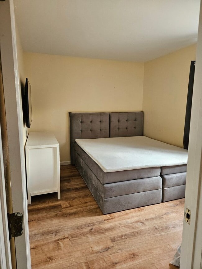 Building Photo - Charming 4-Bedroom Single-Family Home in S...