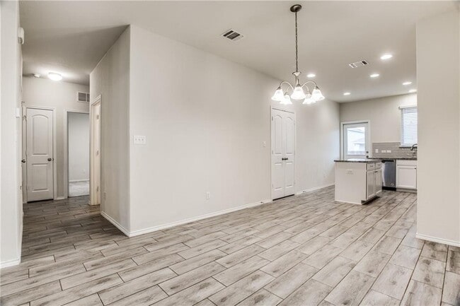 Building Photo - 1413 Cliffbrake Wy