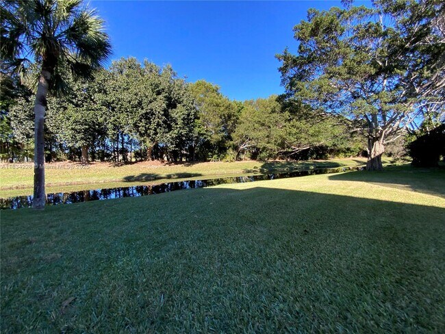Building Photo - 417 Lakeview Dr