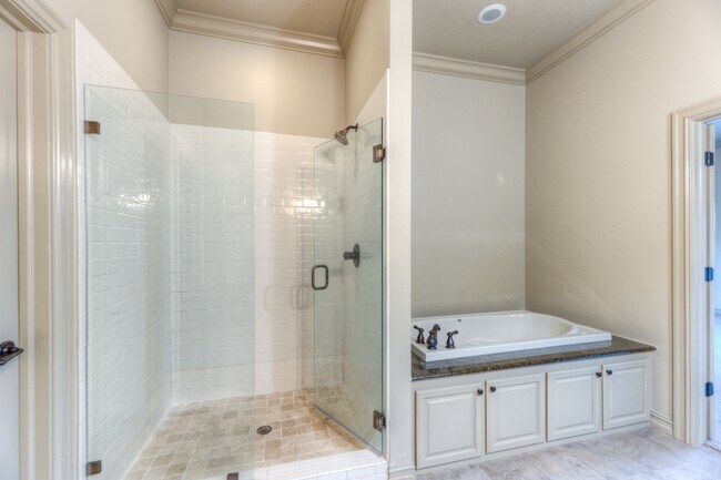 Building Photo - 1333 E 41st Pl