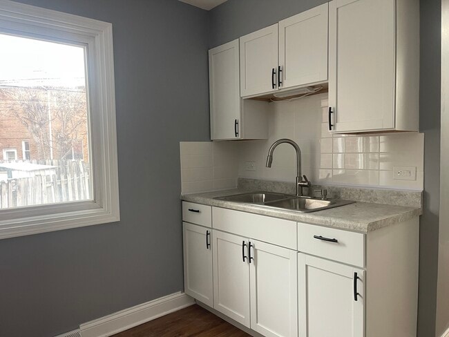 Building Photo - 9463 Niles Center Rd