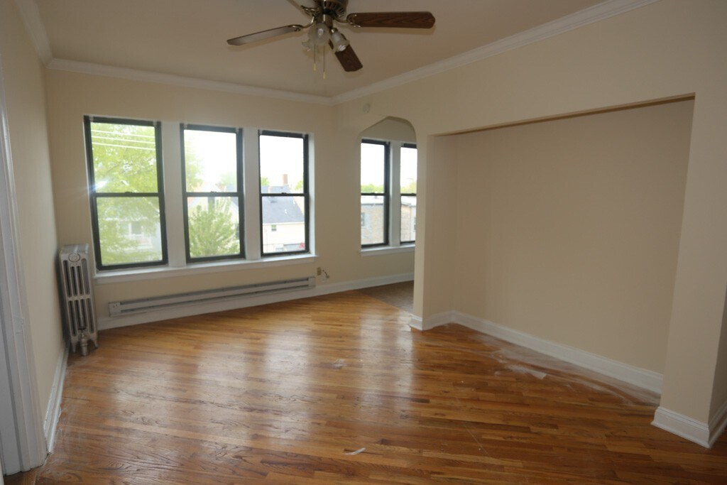 Building Photo - 4619 N Paulina St