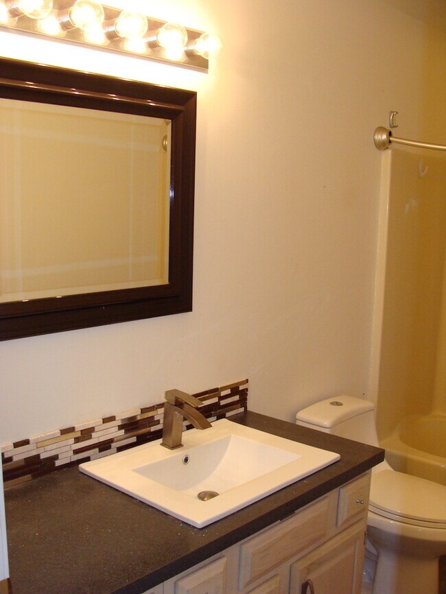 Building Photo - Bradford Place 2 Bedroom Condo