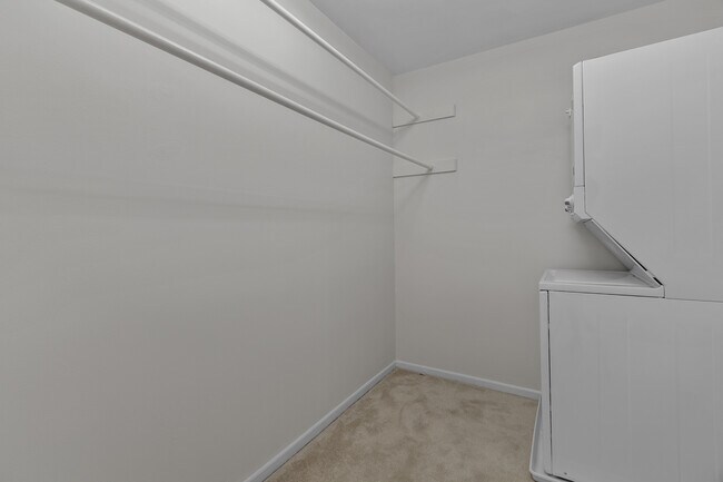 Building Photo - 1140 Manor Dr