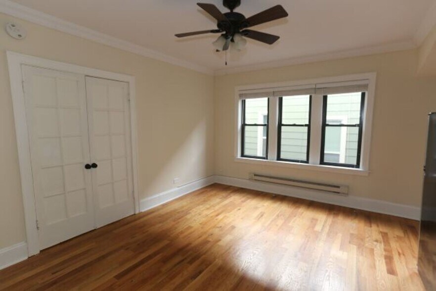 Building Photo - 4731 N Hermitage Ave