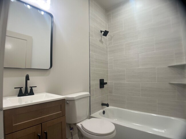 Building Photo - 121 W Sharpnack St