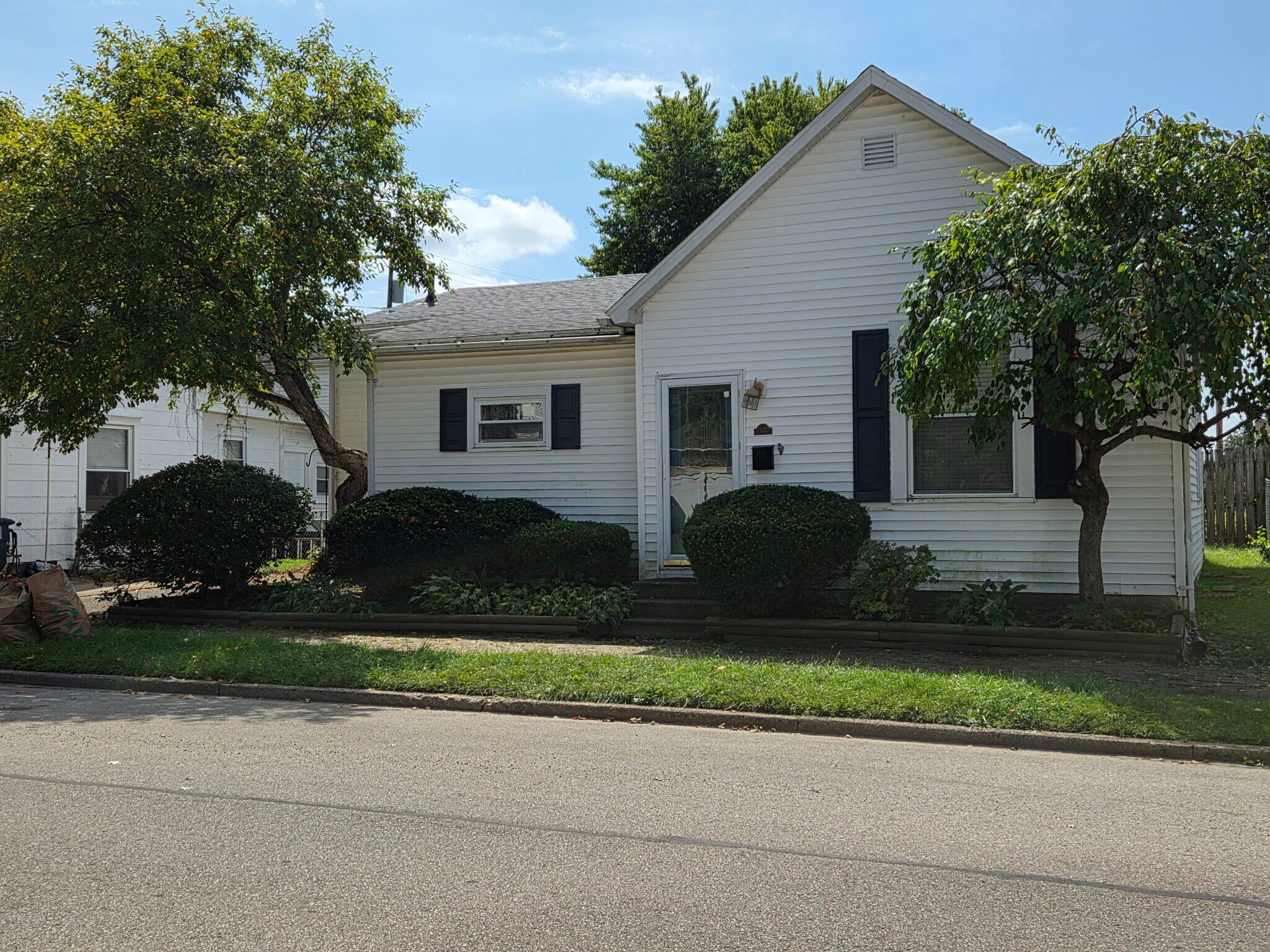 Building Photo - 112 Lake St