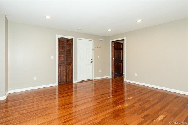 Building Photo - 204 Mill St