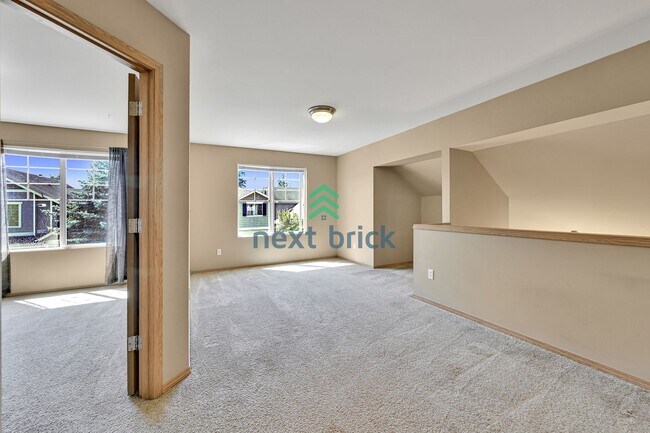 Building Photo - 3 BED & 2.5 BATH TOWNHOUSE FOR RENT