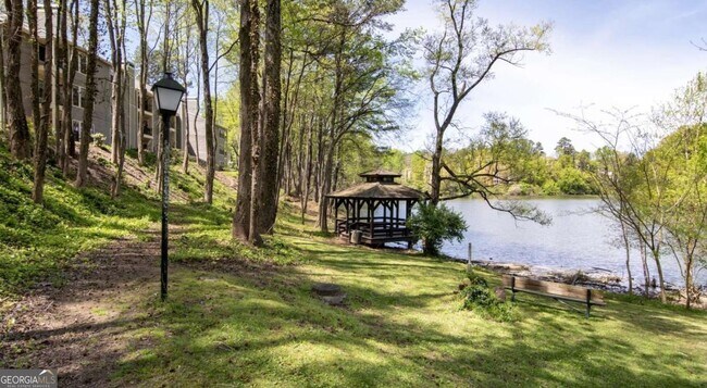 Building Photo - 100 Pinhurst Dr