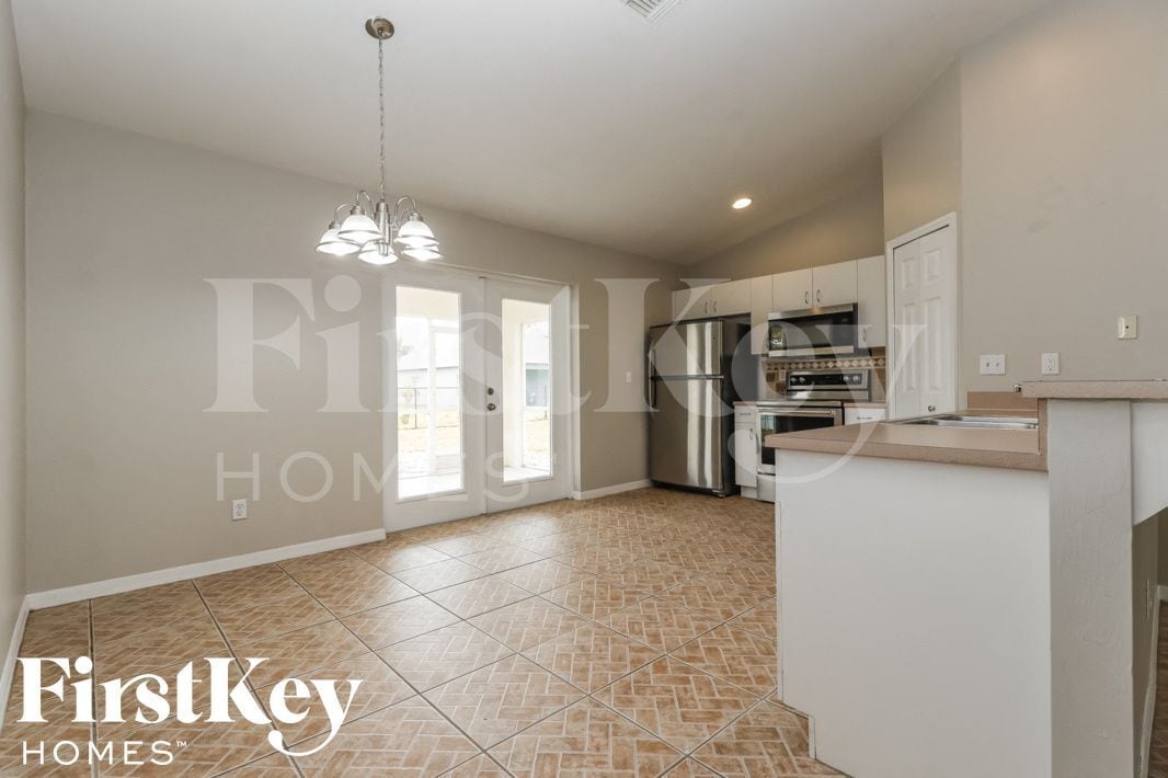 Building Photo - 1302 SW 35th St